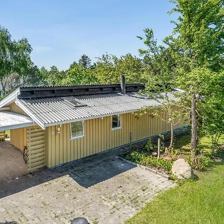 Holiday home 4 Bedroom Awesome In *