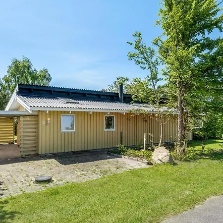 4 Bedroom Awesome In Holiday home Skibby