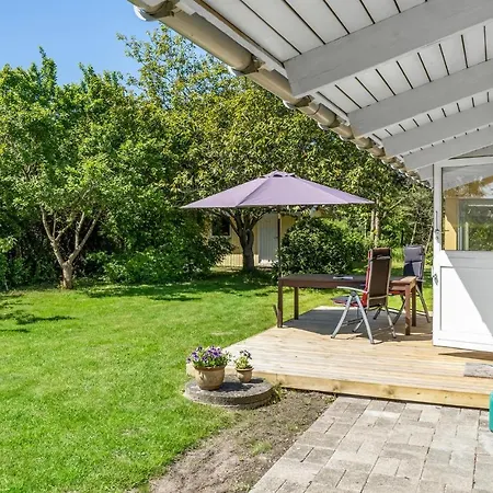 4 Bedroom Awesome In Casa vacanze *