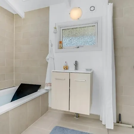 4 Bedroom Awesome In
